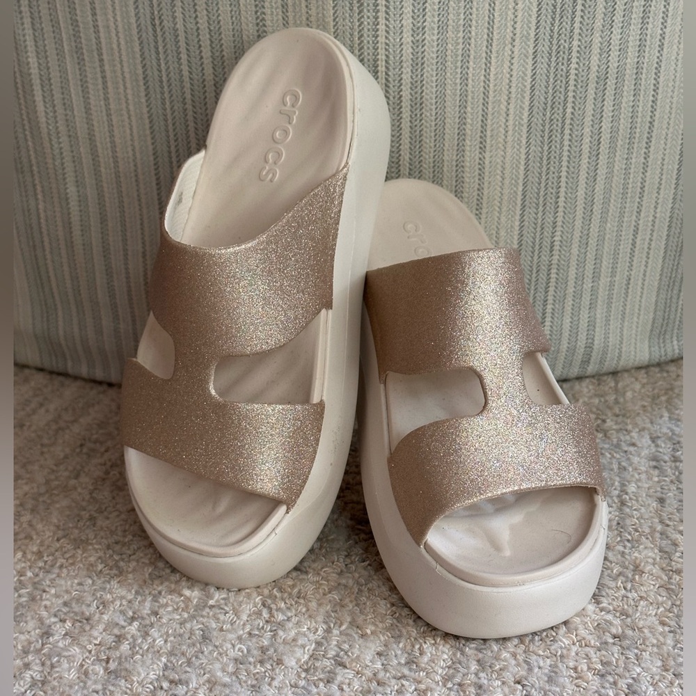 CROCS Women's size 8 Getaway Playform H-strap